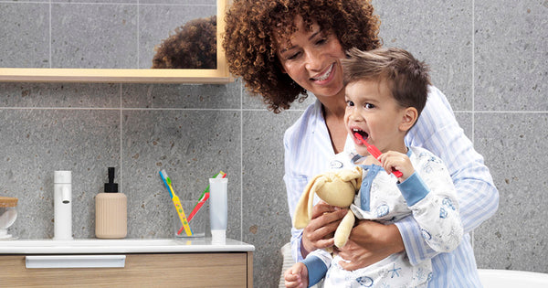 El cuidado dental adecuado para bebés y niños pequeños desde el primer diente de leche